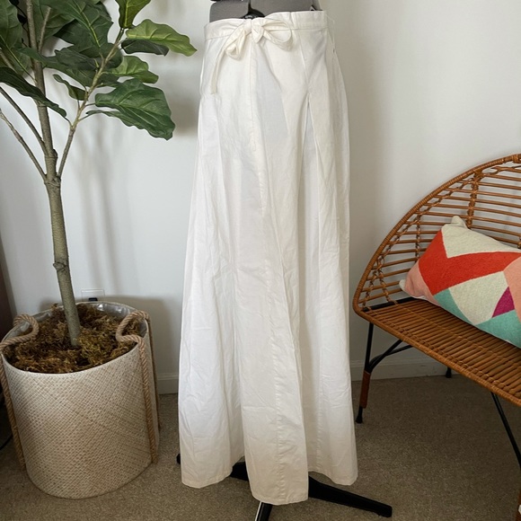 Express white midi skirt w/ pleats - Picture 4 of 13